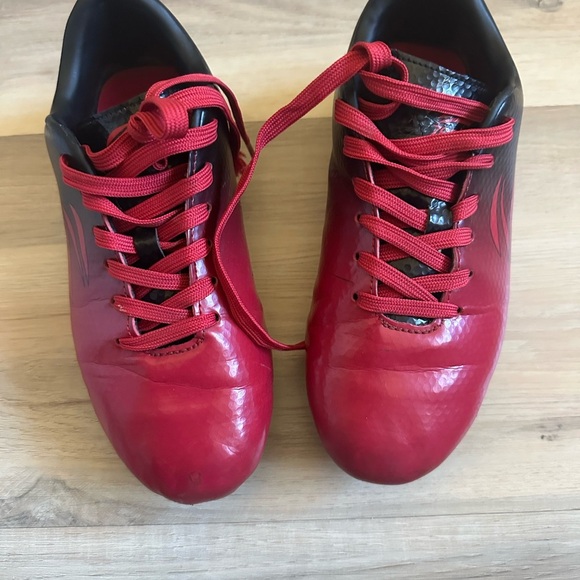 Zephyr Boys Red and Black Cleats size 5 EE wide - Picture 2 of 6